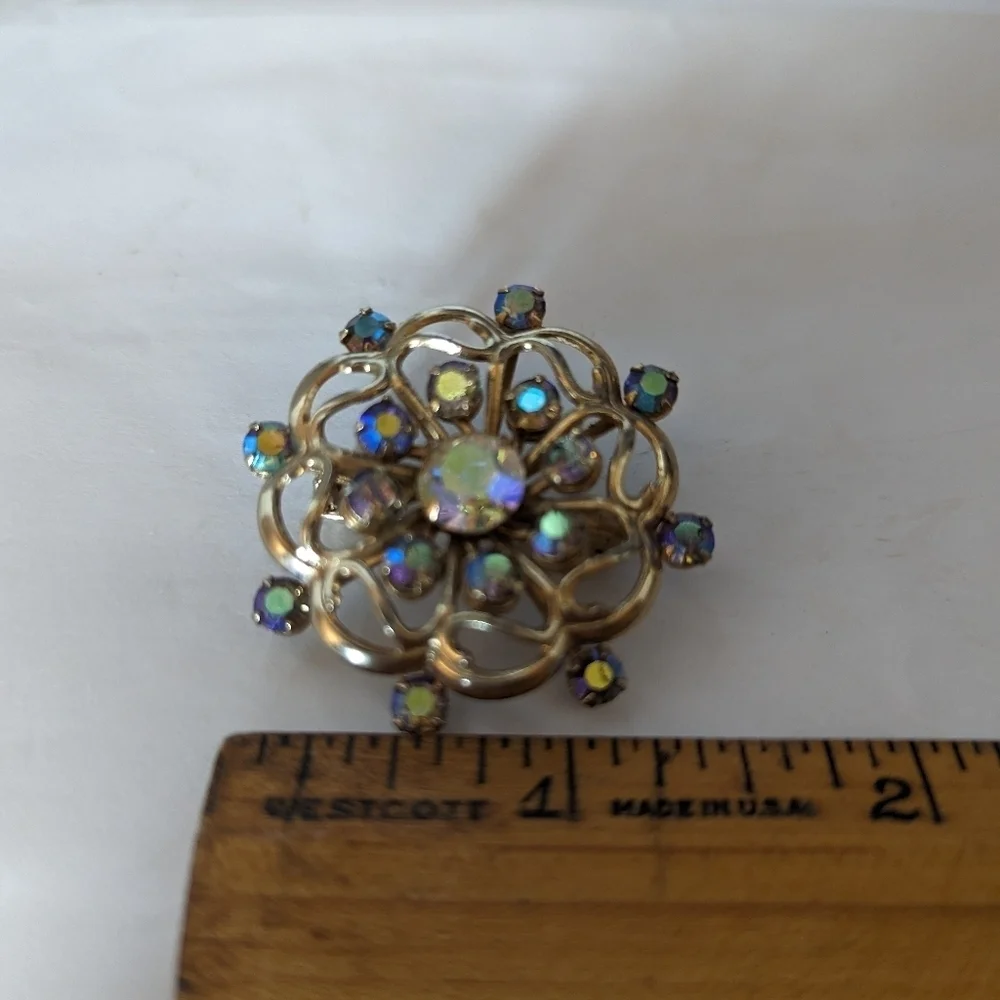 Vintage Aurora Borealis brooch AB 17 stones prong set gold tone gorgeous